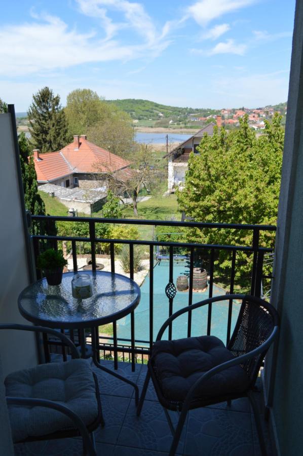 Bed and Breakfast Rebeka Panzio Тихань Экстерьер фото