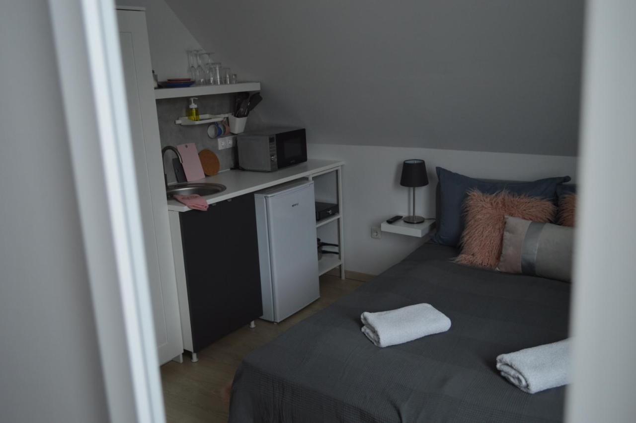 Bed and Breakfast Rebeka Panzio Тихань Экстерьер фото