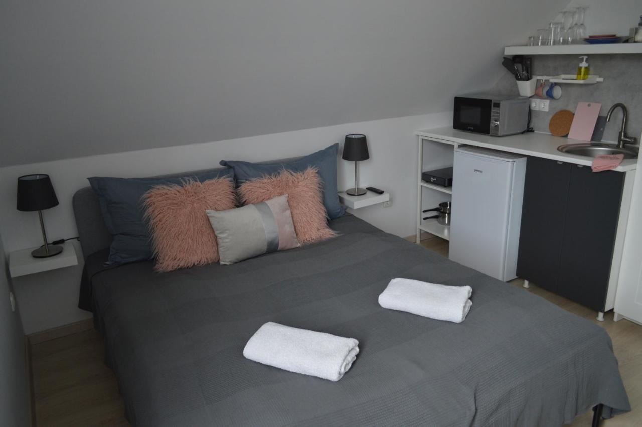 Bed and Breakfast Rebeka Panzio Тихань Экстерьер фото
