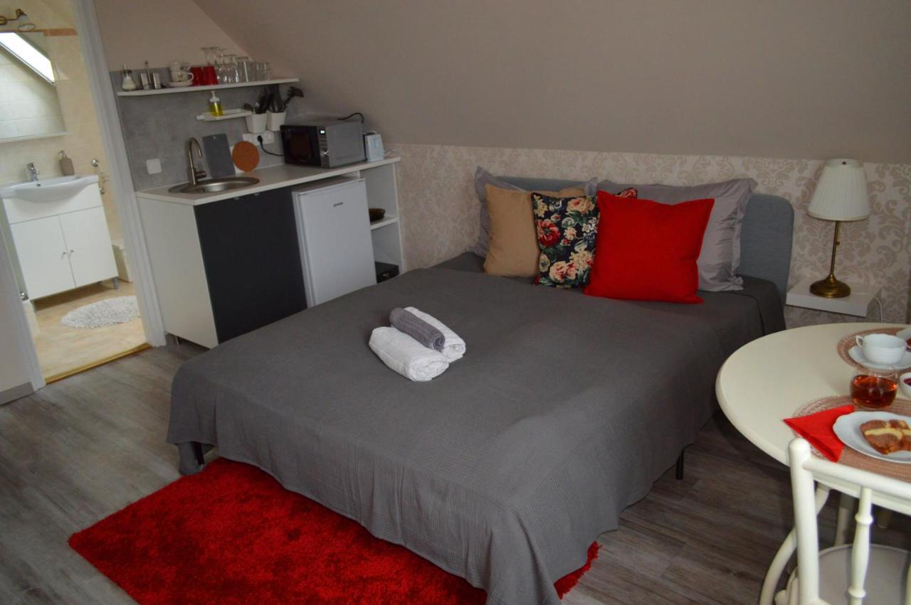 Bed and Breakfast Rebeka Panzio Тихань Экстерьер фото