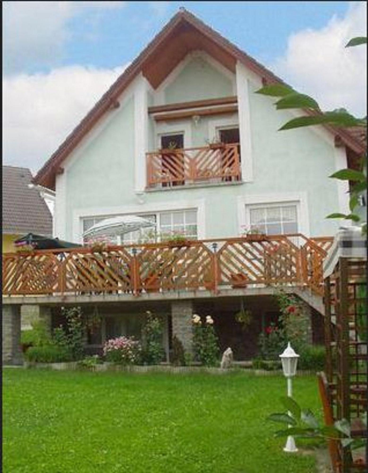 Bed and Breakfast Rebeka Panzio Тихань Экстерьер фото